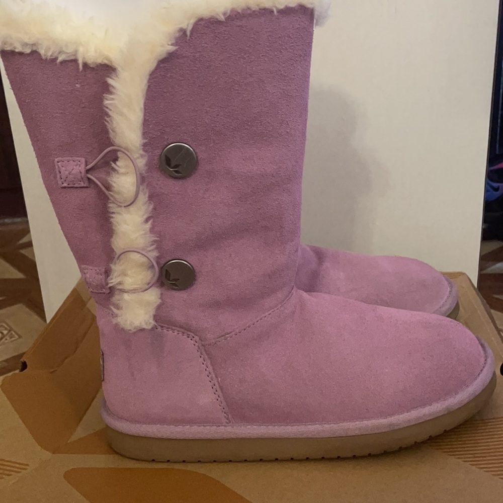 Boots - Picture 4 of 4